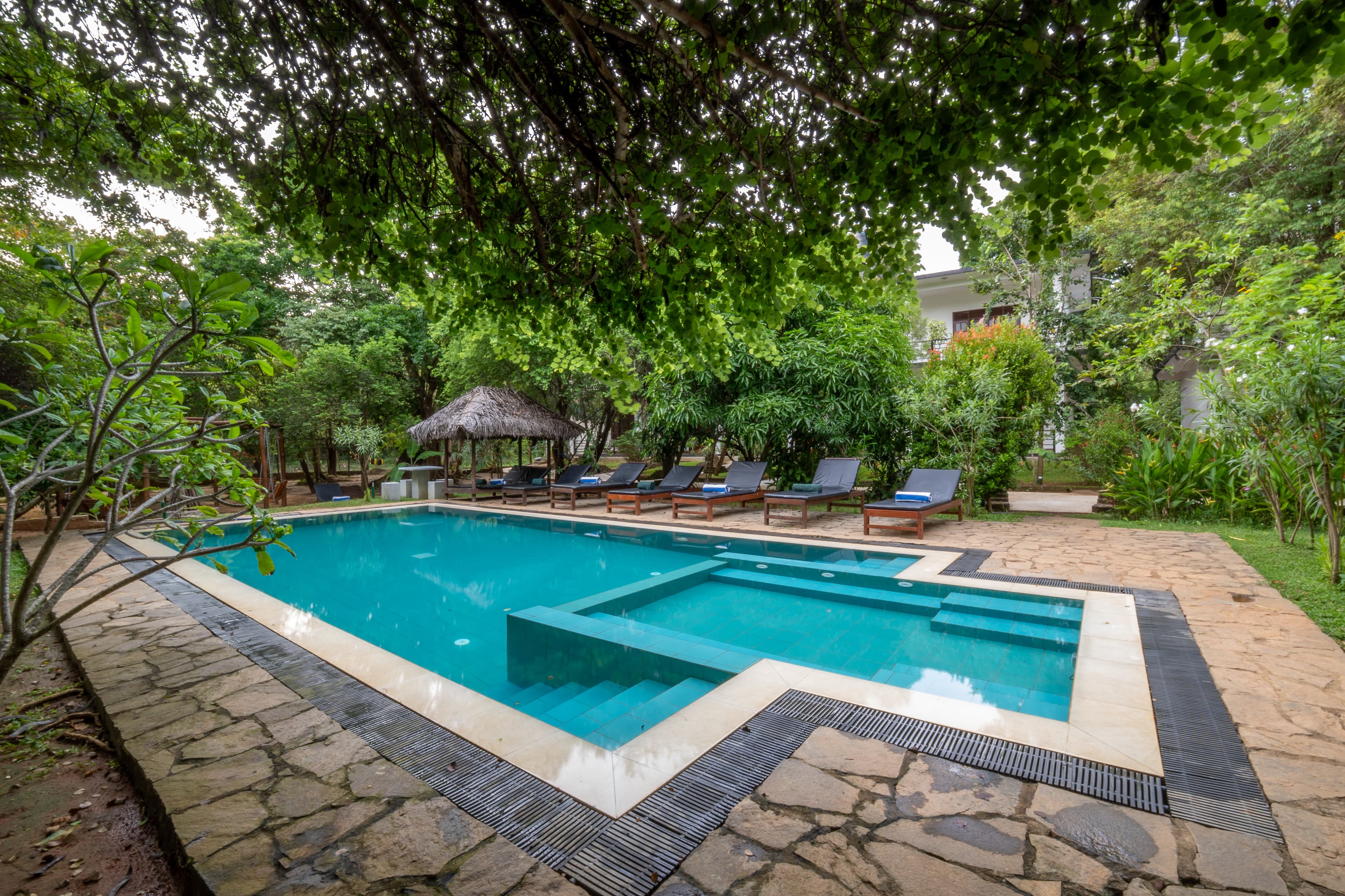Poolside Lounge